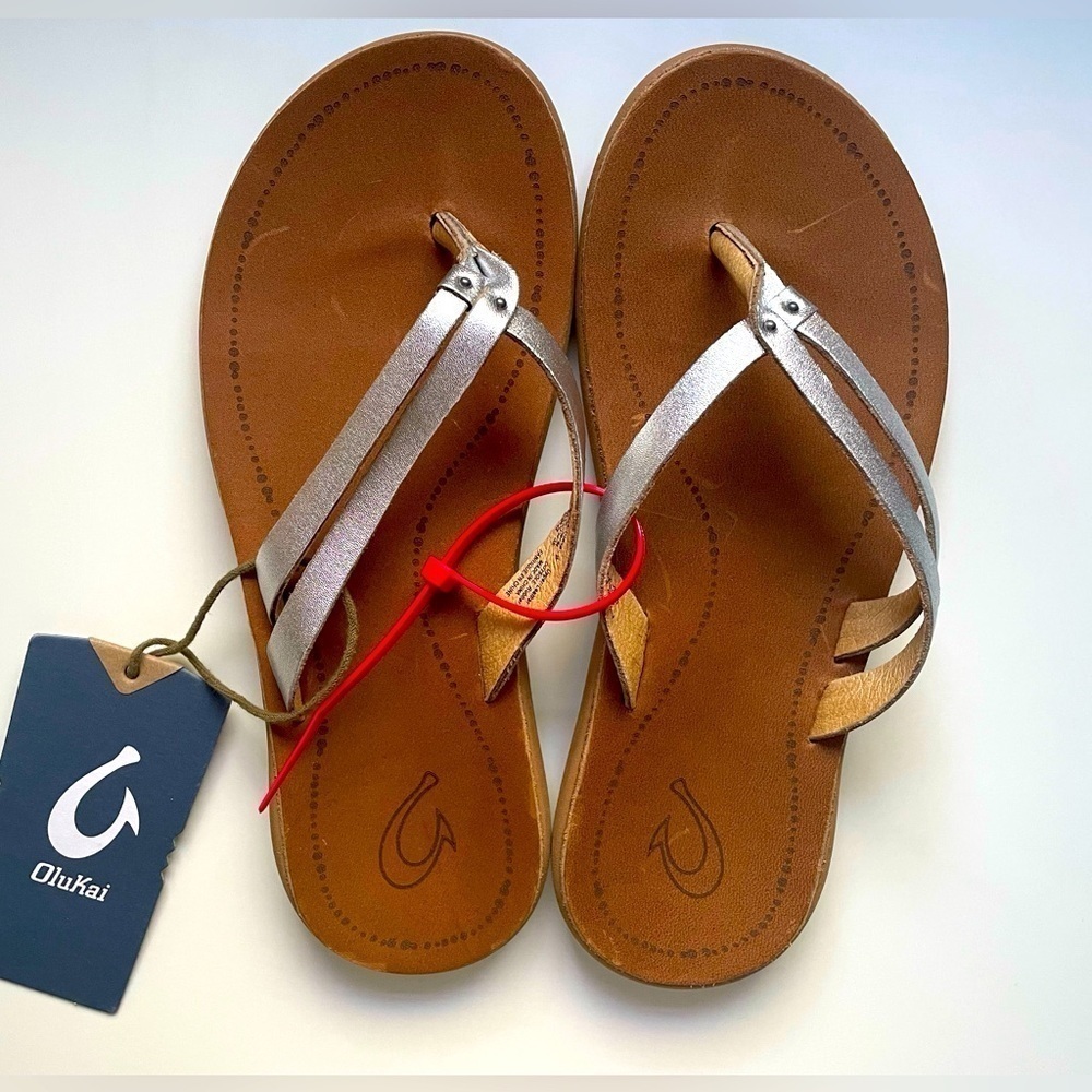 Olukai Women’s Kapehe Luana Sandals Footwear in Silver/Sahara Sz 5 NWT